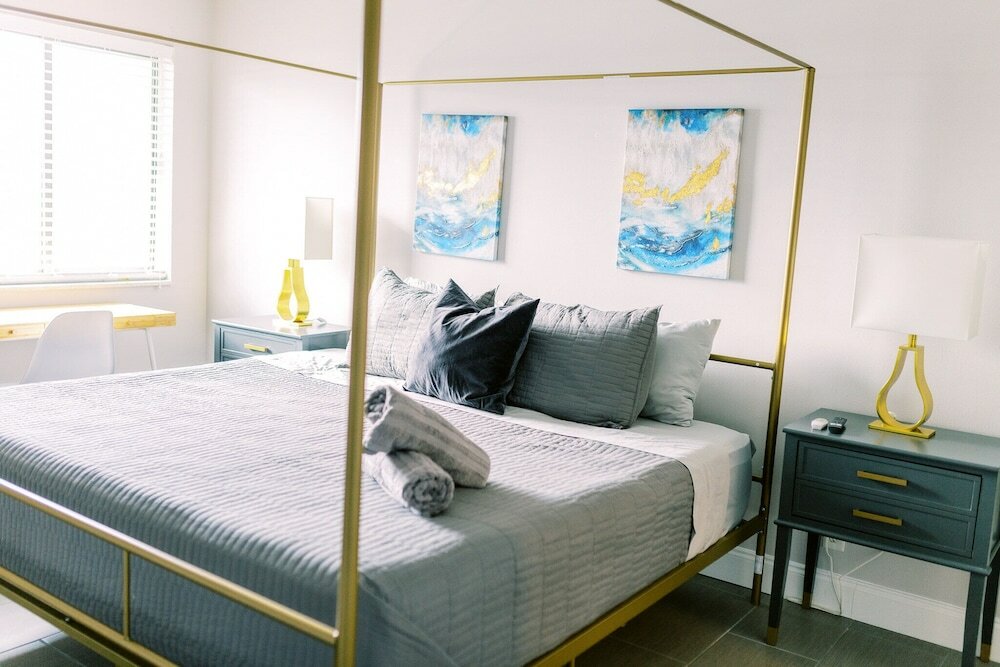 Фото Bayview Apartments by Lowkl