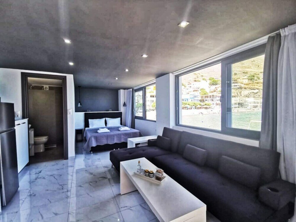 Фото Sunrise Luxury Seaside Apartment