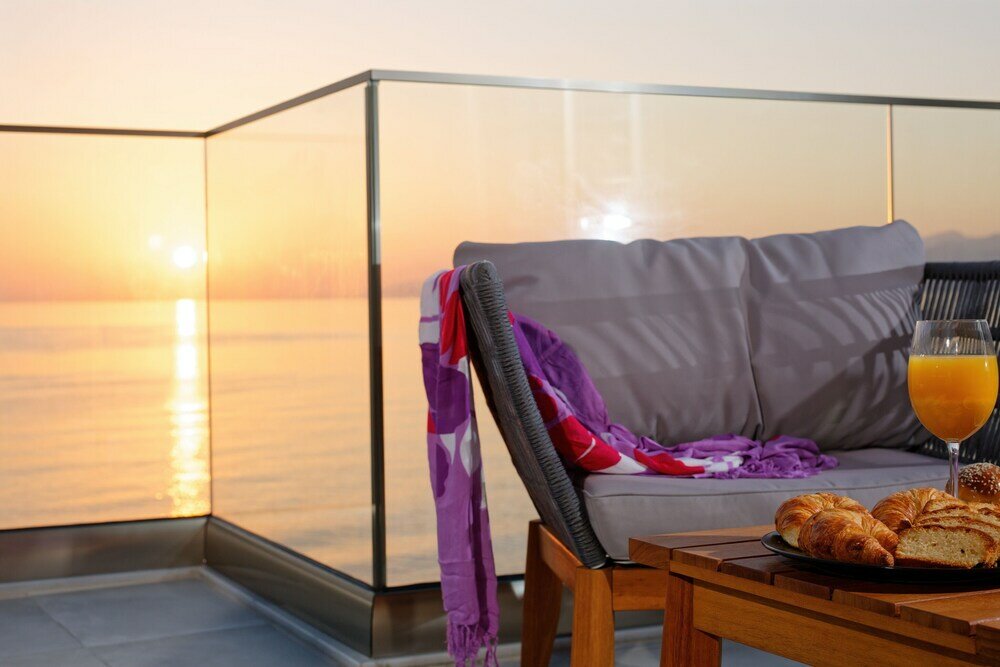 Фото Hersonissos Beach Front Suites