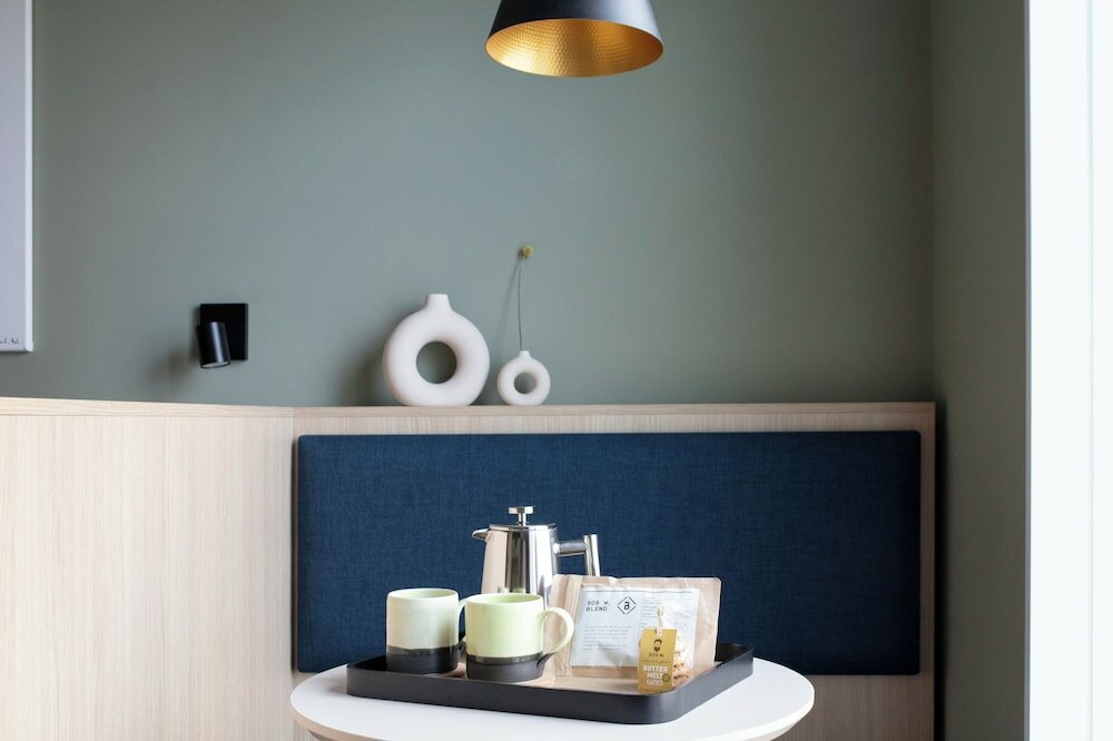 Фото Bob W Tower Hill Studios