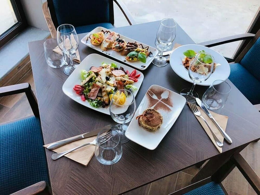 Фото The Five Elements Hotel