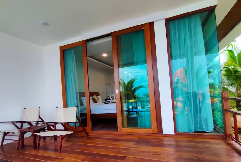 Фото Phi Phi Mountain Beach Resort