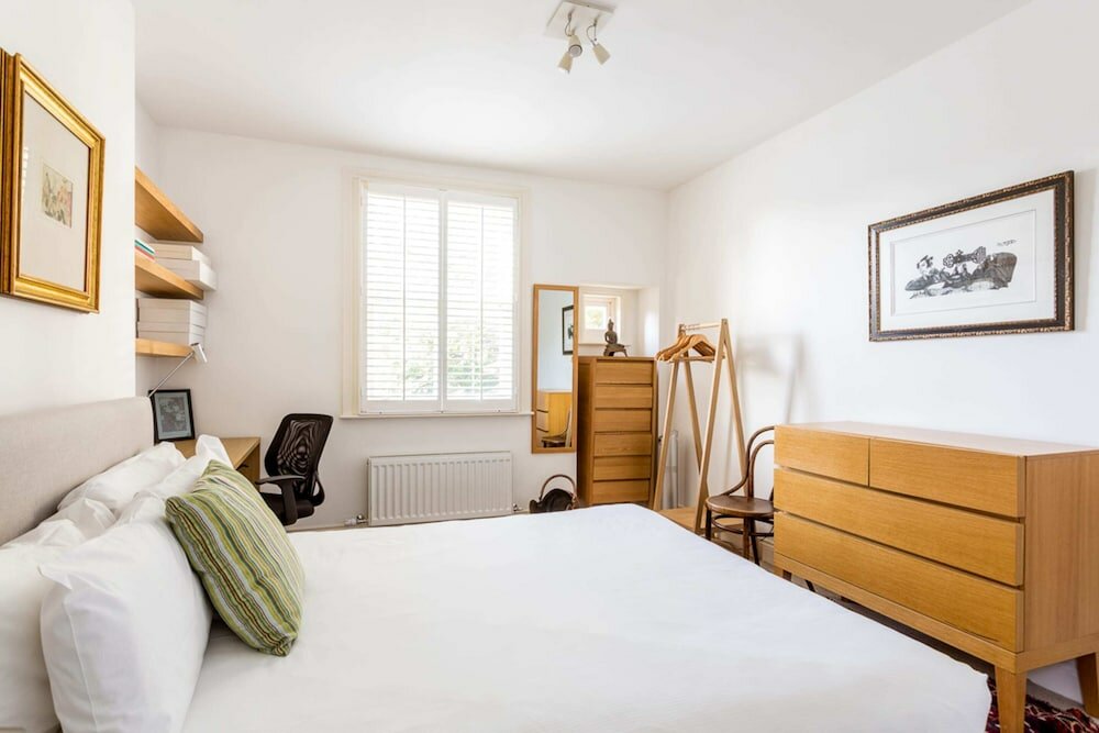Фото Spacious Apartment Near Portobello Road