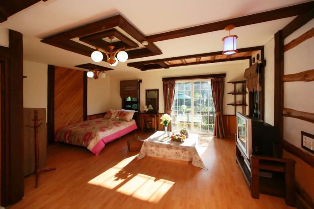 Фото Jeongseon Haetbinnuri Pension