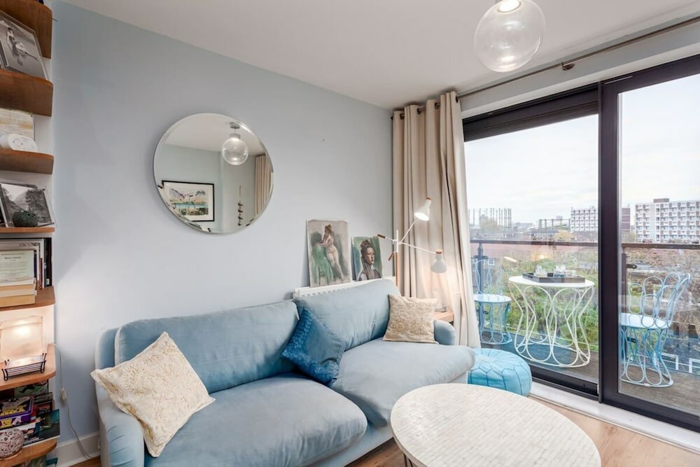 Фото Bright and Stylish Kennington Gem