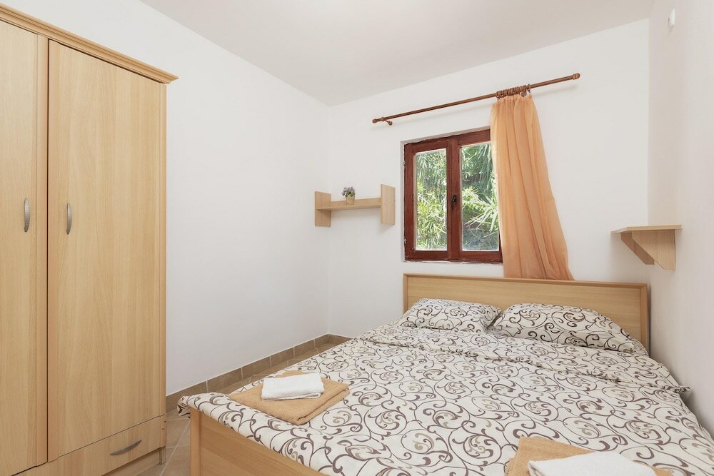 Фото Crystal Sky Apartments