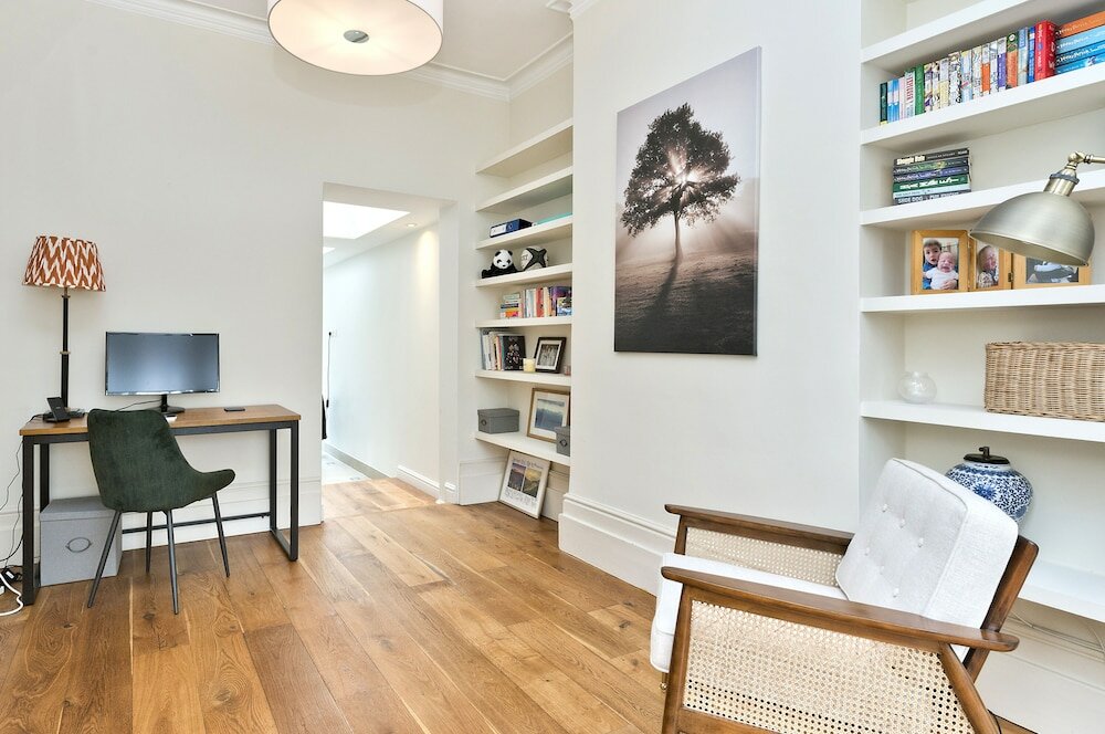 Фото Elegant Family Home near Wandsworth Common