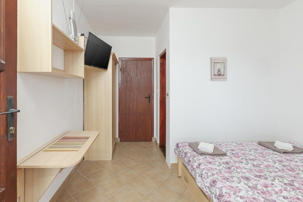 Фото Crystal Sky Apartments