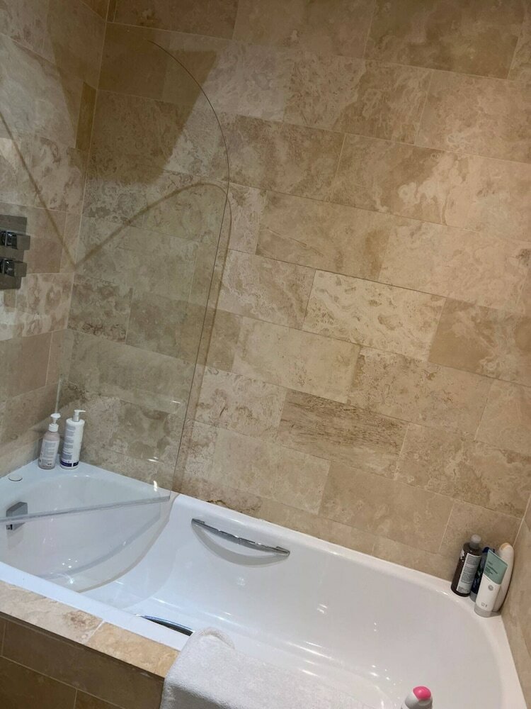 Фото Tranquil 1 Bedroom Apartment With River View