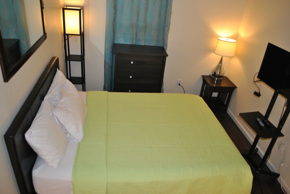 Фото L 3 Downtown Newark Guesthouse