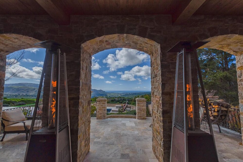 Фото Lx1: Chateau D' Renaitre - Carmel-by-the-sea Luxury Villa: