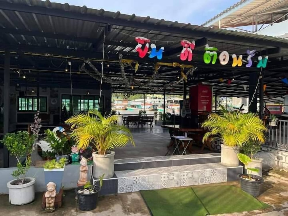 Фото Chaiyai River Front Hotel