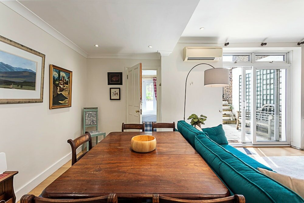 Фото Kensington Retreat With Private Patio