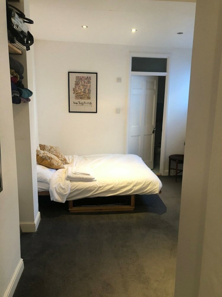 Фото Stylish and Spacious Apartment With Terrace