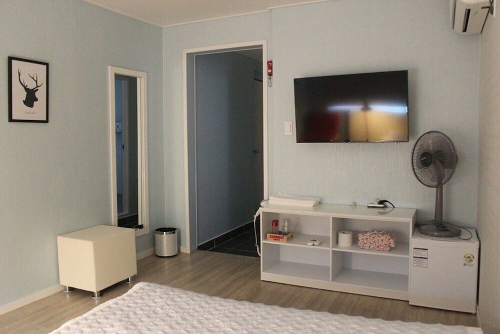 Фото Yeosu Hi and J Guest House