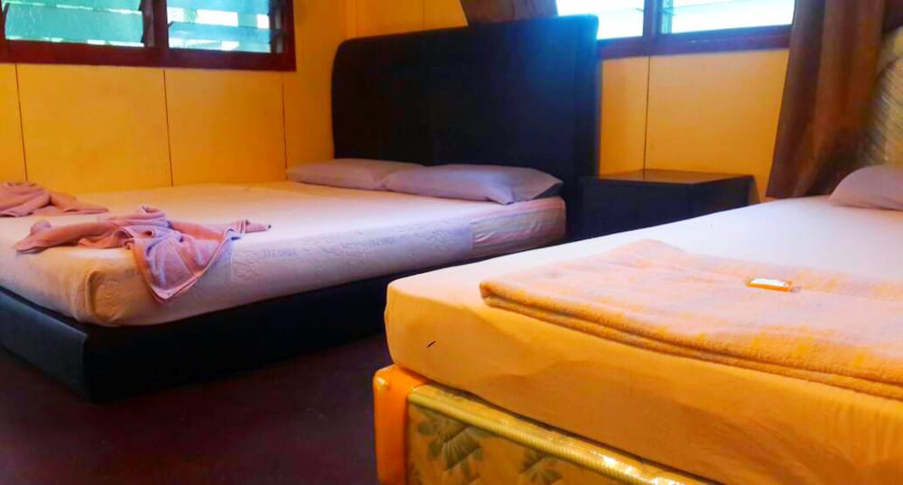 Фото Sukau Backpackers B&b