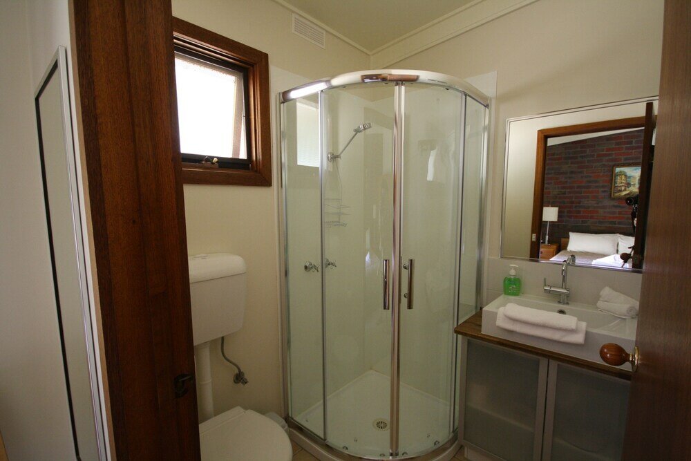 Фото Halls Haven Holiday Units