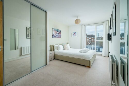 Altido Gorgeous 2-Bed Flat W Desk In Wandsworth