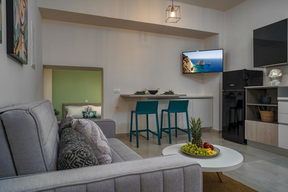 Фото Andy & Hari's Elegant Town Studios