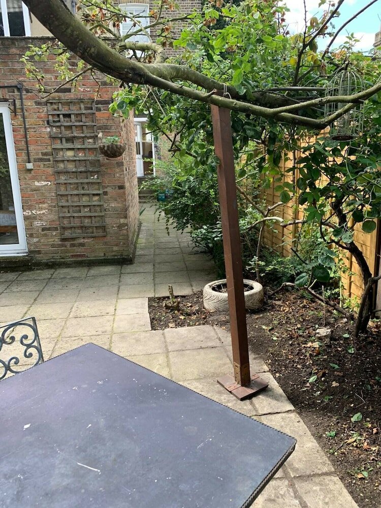 Фото Charming 2 Bedroom Home 3 Near Arsenal Station