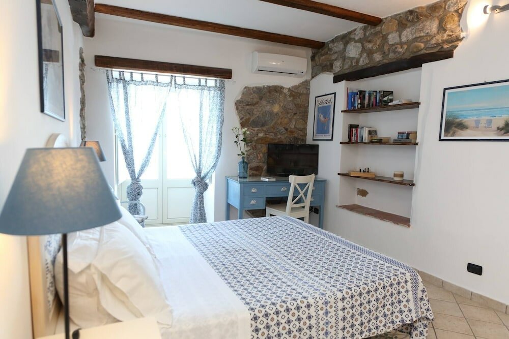 Фото Central Room With Balcony And Amazing Sea View