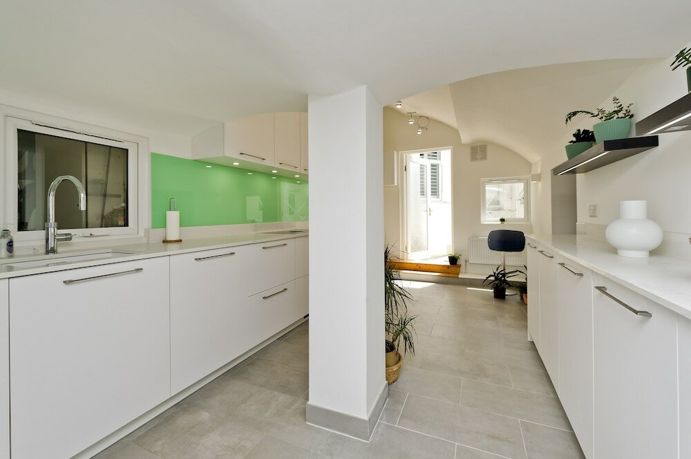 Фото Beautiful Battersea Home by Clapham Junction by UnderTheDoormat