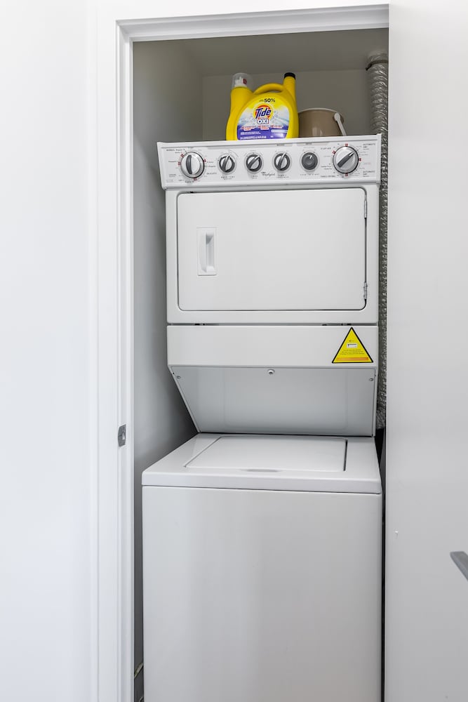 Фото SkyTree - Condos in Heart of Downtown