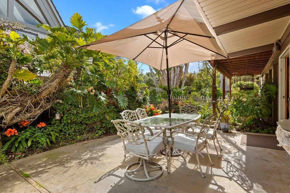 Фото Padaro Midcentury Beach & Garden