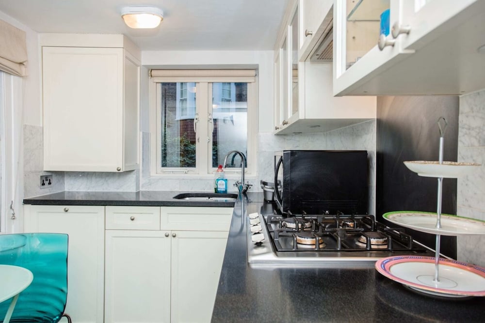 Фото Cozy 1 Bedroom Apartment near Harrods, Knightsbridge