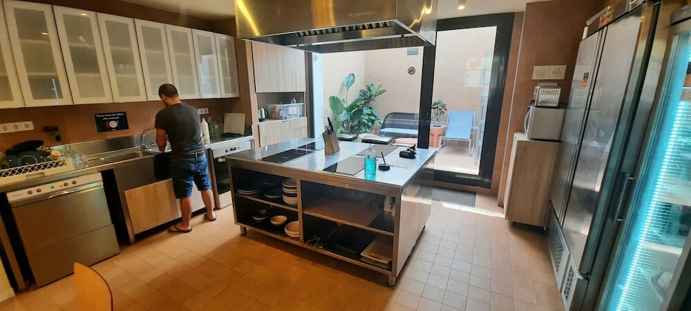 Фото Latroupe Poblenou Beach