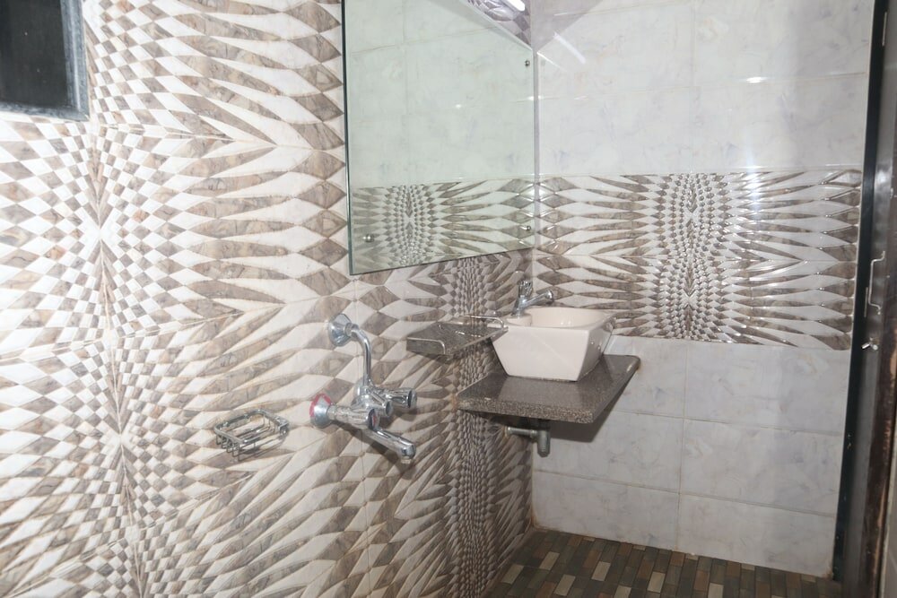 Фото IROOMZ Hotel Shree Krishna Palace