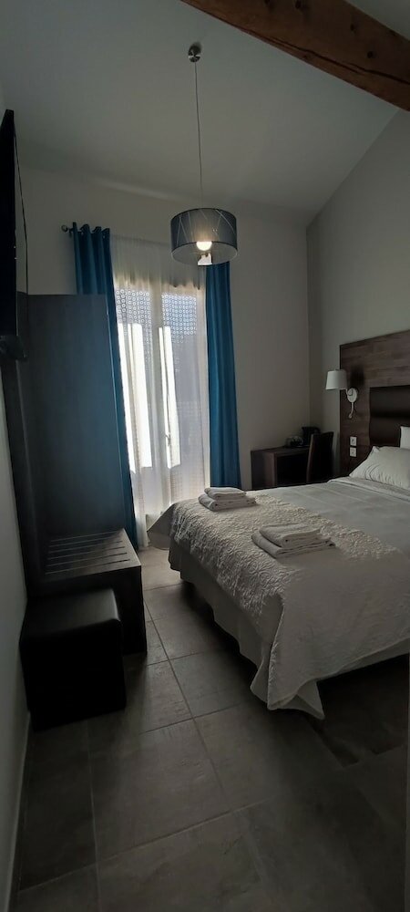 Фото Square Hôtel - Nimes