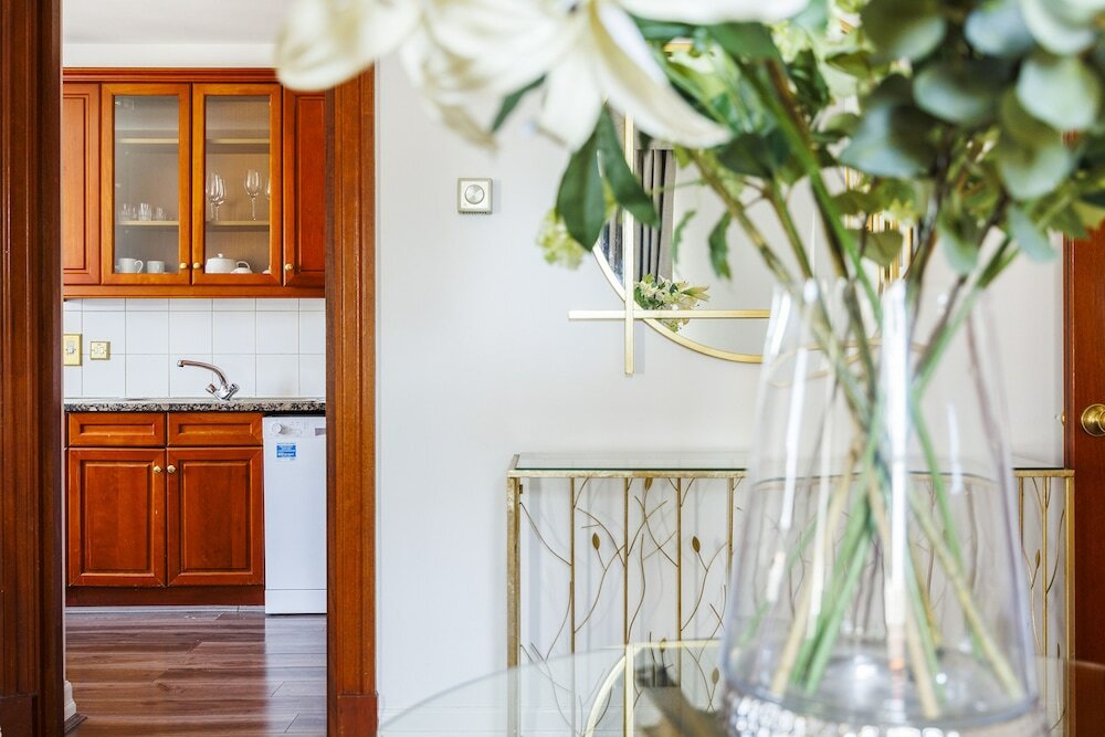 Фото Carlton Court - Mayfair