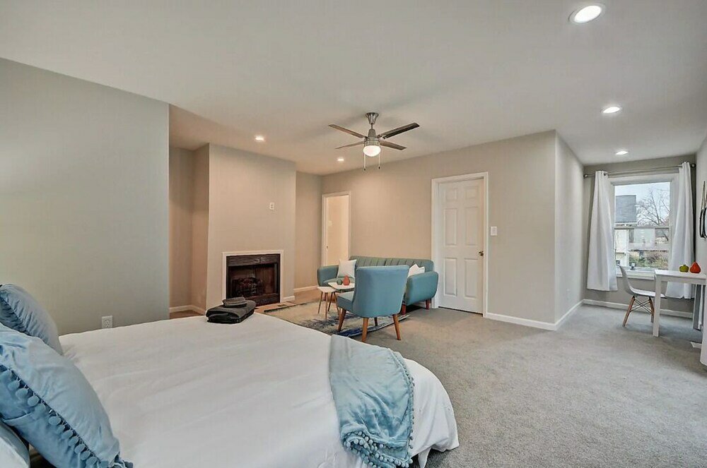 Фото Spacious 6br/3ba House w Parking! Sleeps 20!