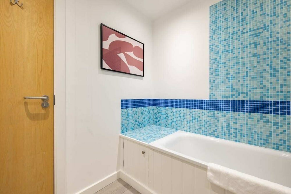 Фото The Clapham - Captivating 2bdr With Garden & Parking