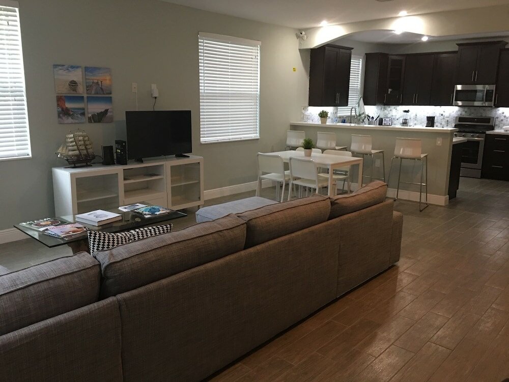 Фото 4 Bedroom Home by Ideal Experience Vr