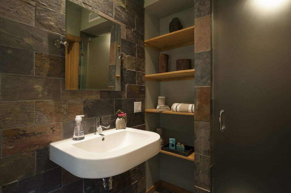 Фото Chatfield Hollow Inn