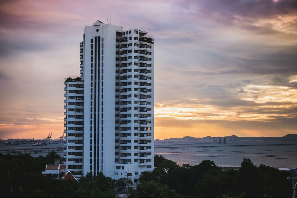 Hotel The Near Residence - Sriracha, Earth, photo