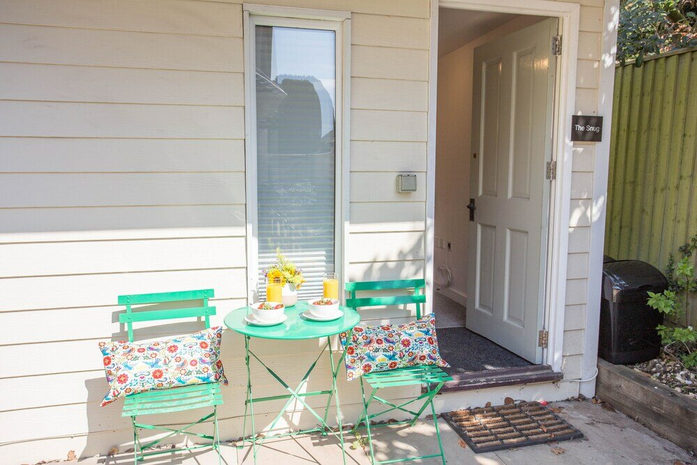 Фото Snug with Views of the Chilterns