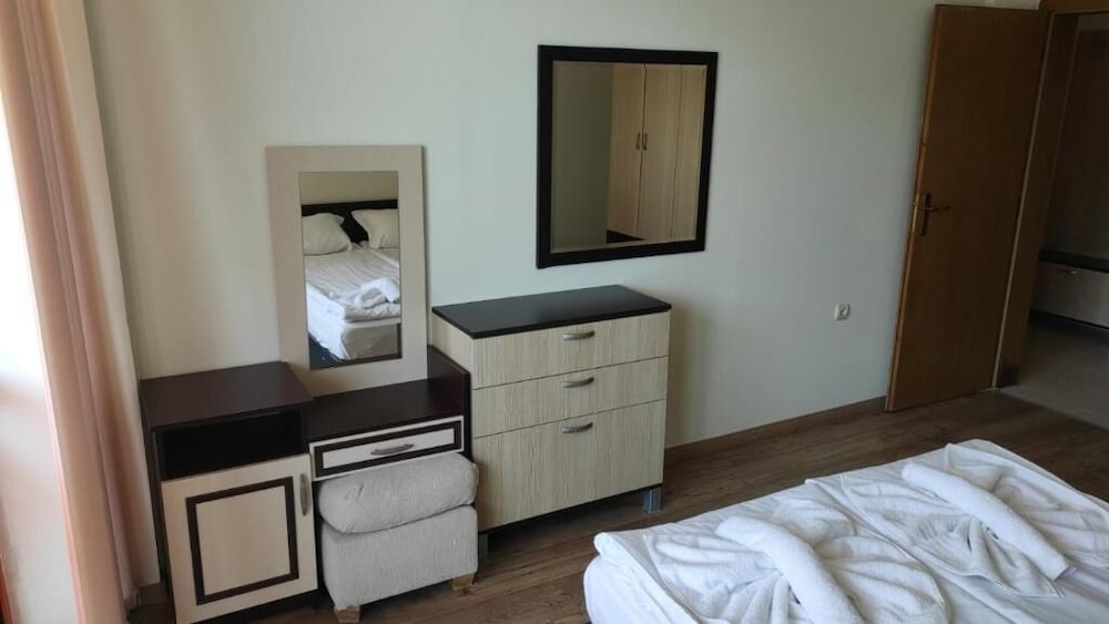 Фото Marty's Beachfront Apartments