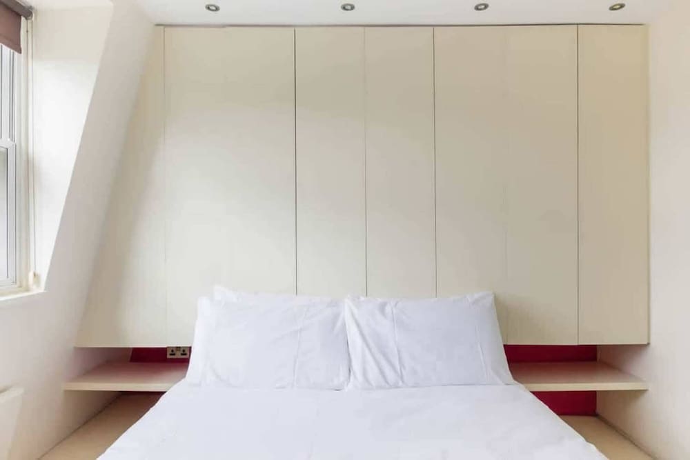 Фото Comfortable Apartment Earls Court