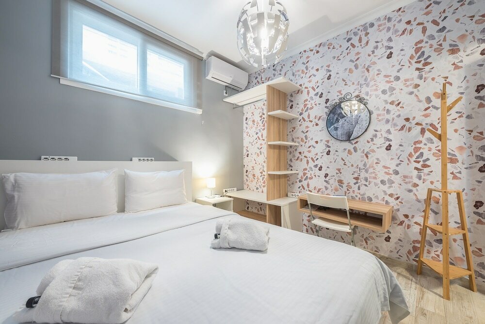 Фото Welcoming Koukaki Home by Cloudkeys