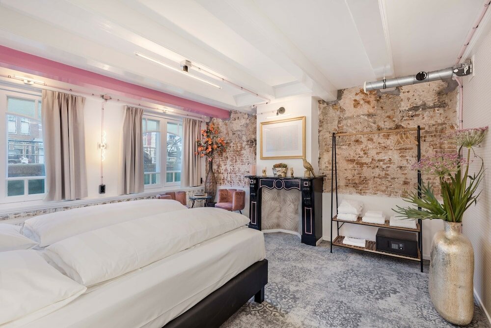 Фото The Monument Hotel