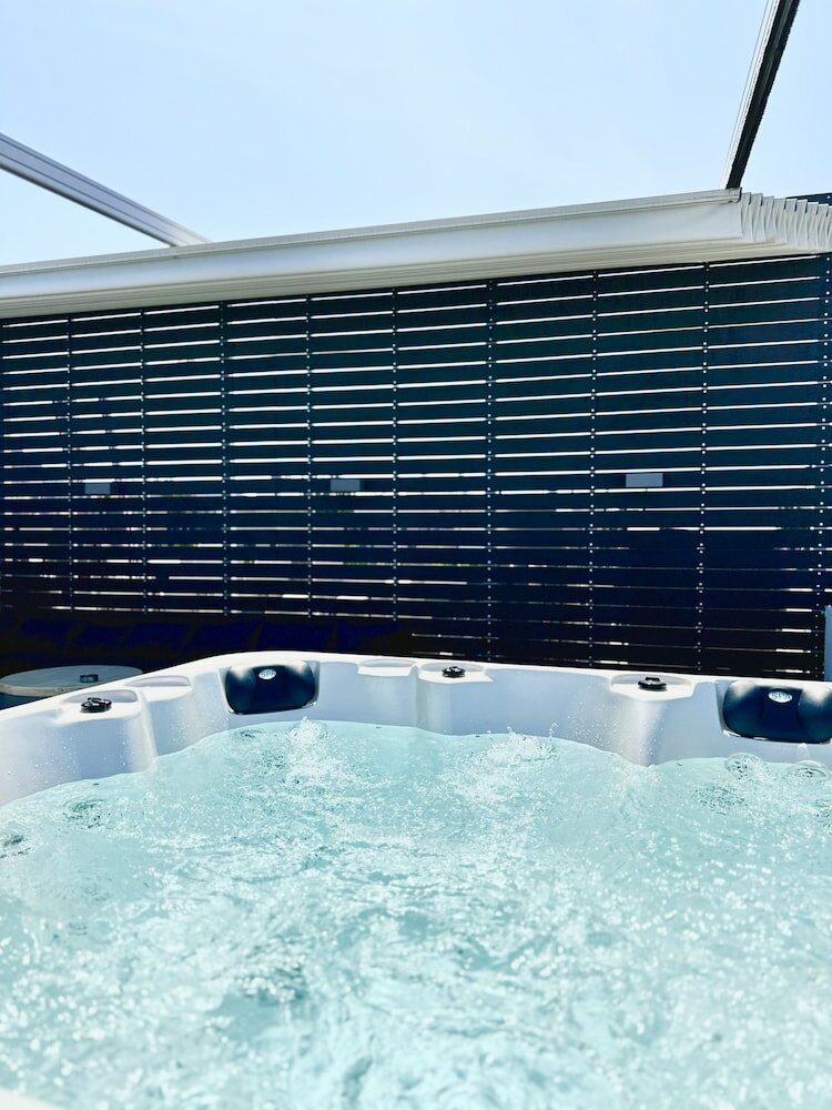 Фото Skipper Beachfront Suites