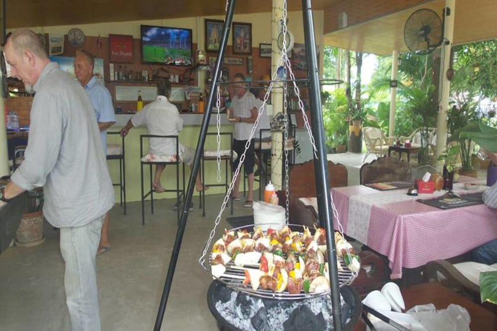 Фото Sports Bar & Resort