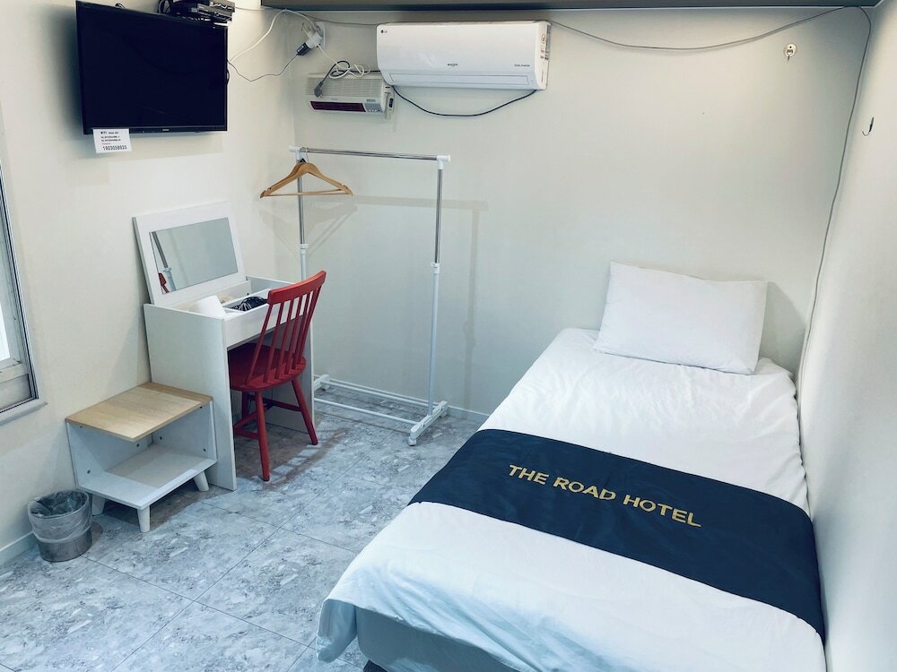 Фото The Road Hotel