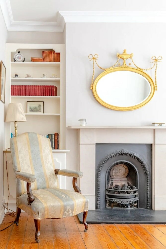 Фото Charming 2 Bedroom Home in West London