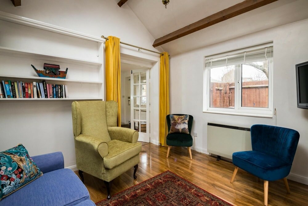 Фото Exclusive Home in Acton by Underthedoormat