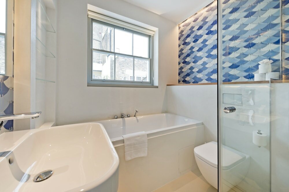 Фото Amazing South Kensington Mews House by Underthedoormat