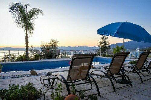 Гостиница Beachside Bliss - Luxury Sanctuary & Private Pool